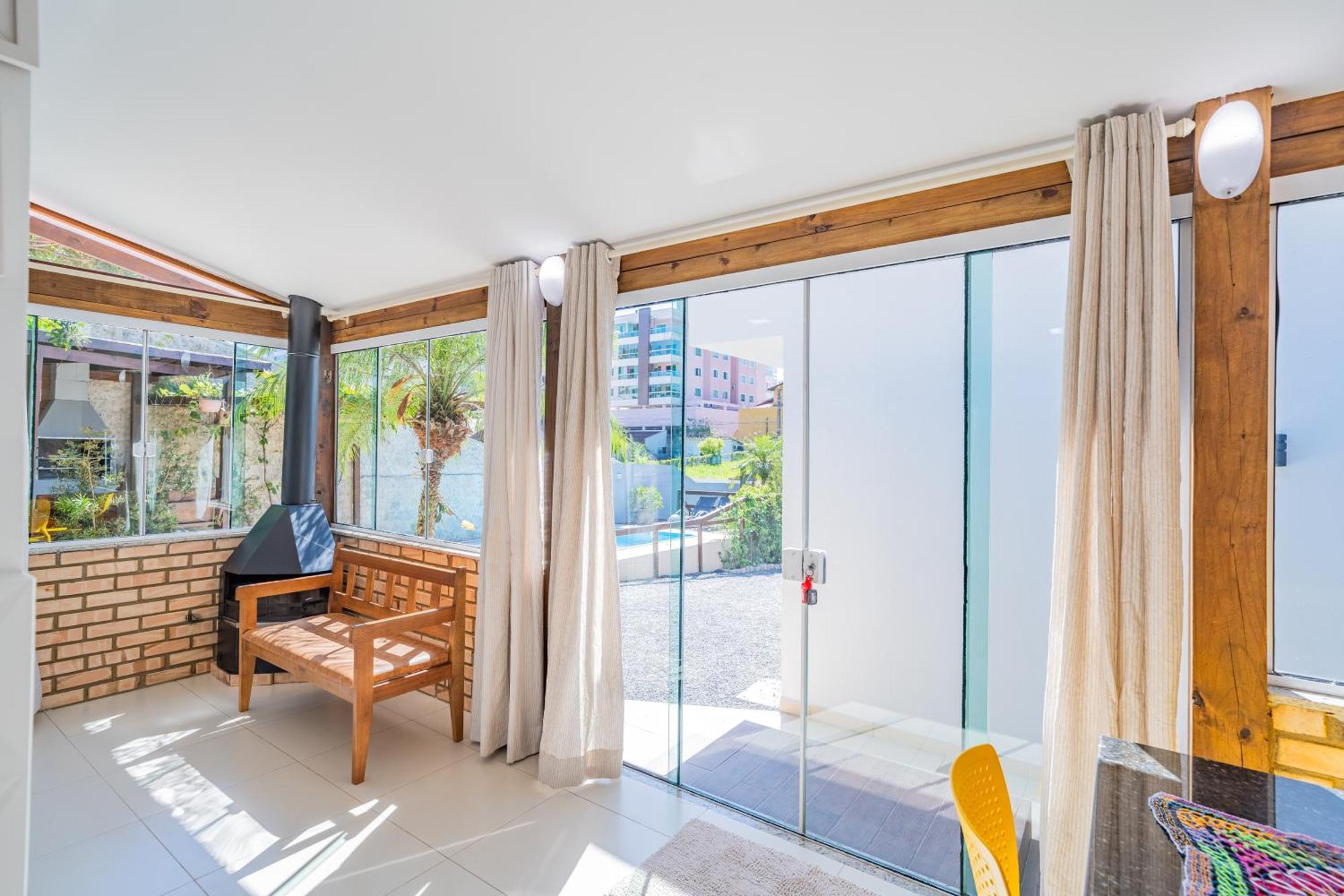 Residencial Com Piscina Possui Jacuzzi Aquecida Com Hidromassagem Villa Bombinhas Exterior photo