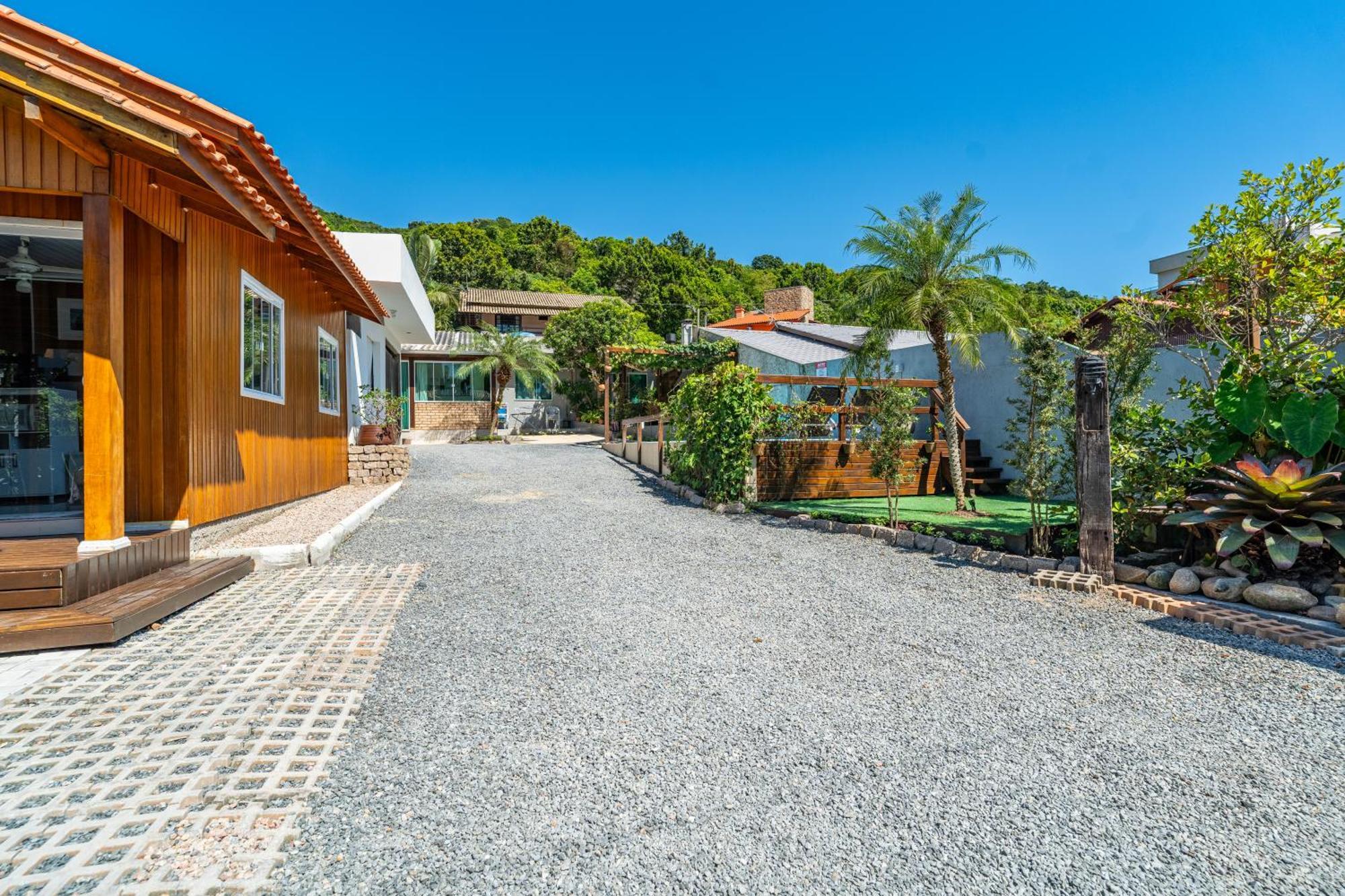 Residencial Com Piscina Possui Jacuzzi Aquecida Com Hidromassagem Villa Bombinhas Exterior photo