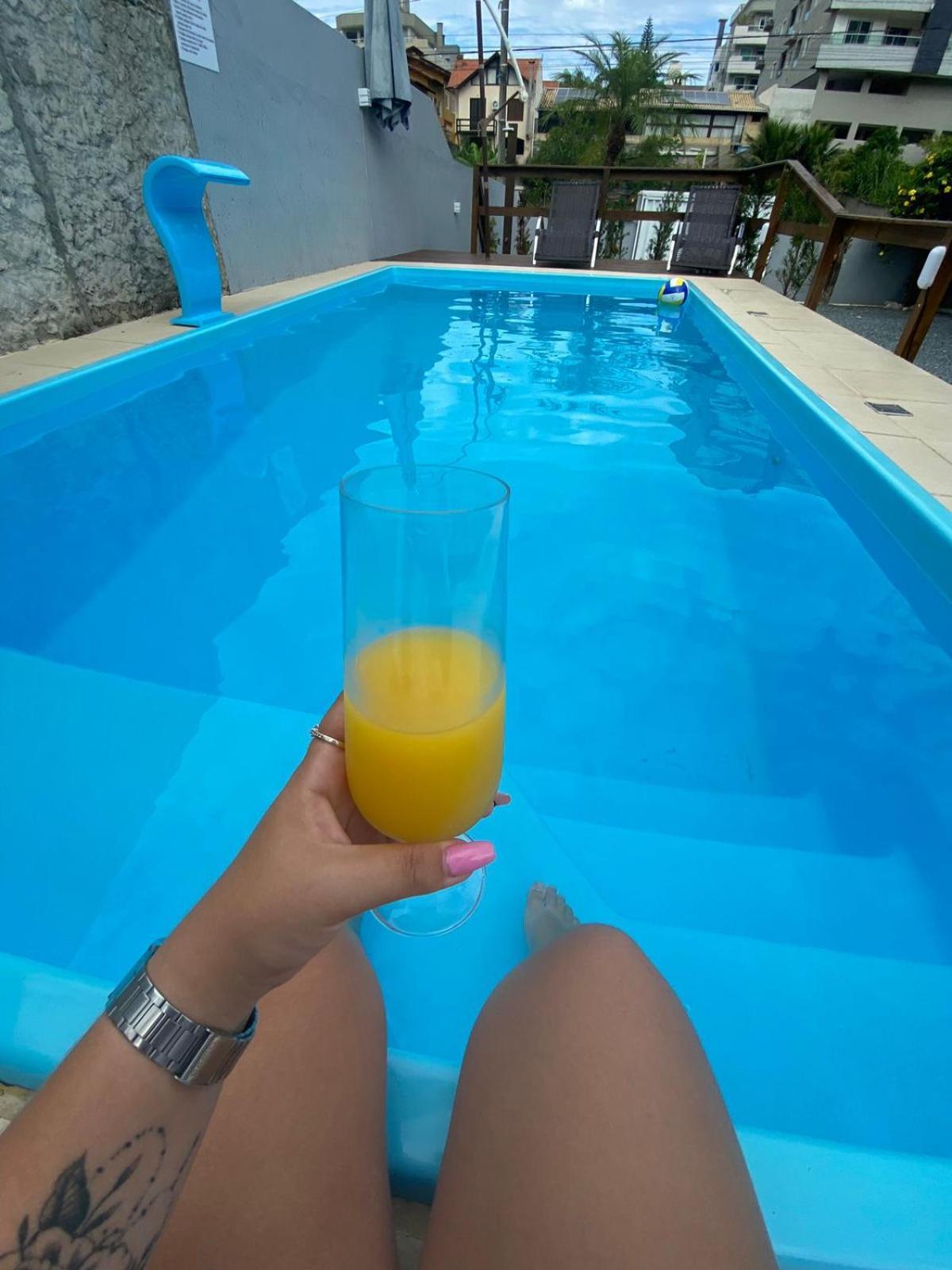 Residencial Com Piscina Possui Jacuzzi Aquecida Com Hidromassagem Villa Bombinhas Exterior photo