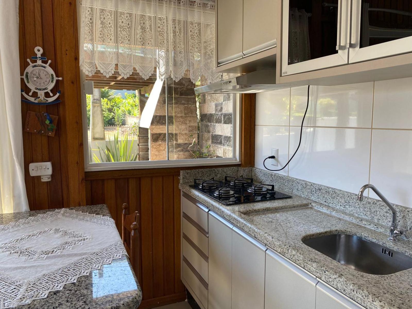 Residencial Com Piscina Possui Jacuzzi Aquecida Com Hidromassagem Villa Bombinhas Exterior photo