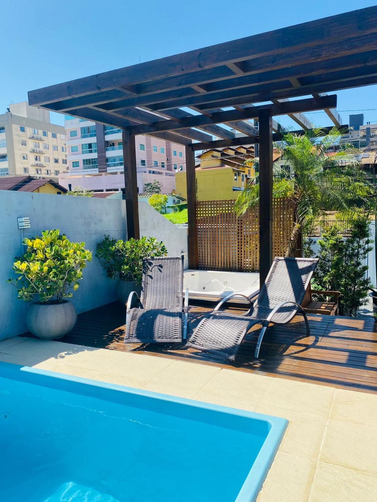 Residencial Com Piscina Possui Jacuzzi Aquecida Com Hidromassagem Villa Bombinhas Exterior photo