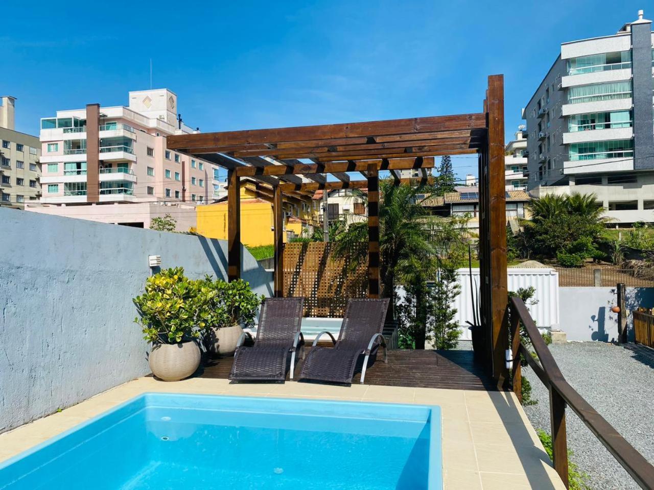 Residencial Com Piscina Possui Jacuzzi Aquecida Com Hidromassagem Villa Bombinhas Exterior photo
