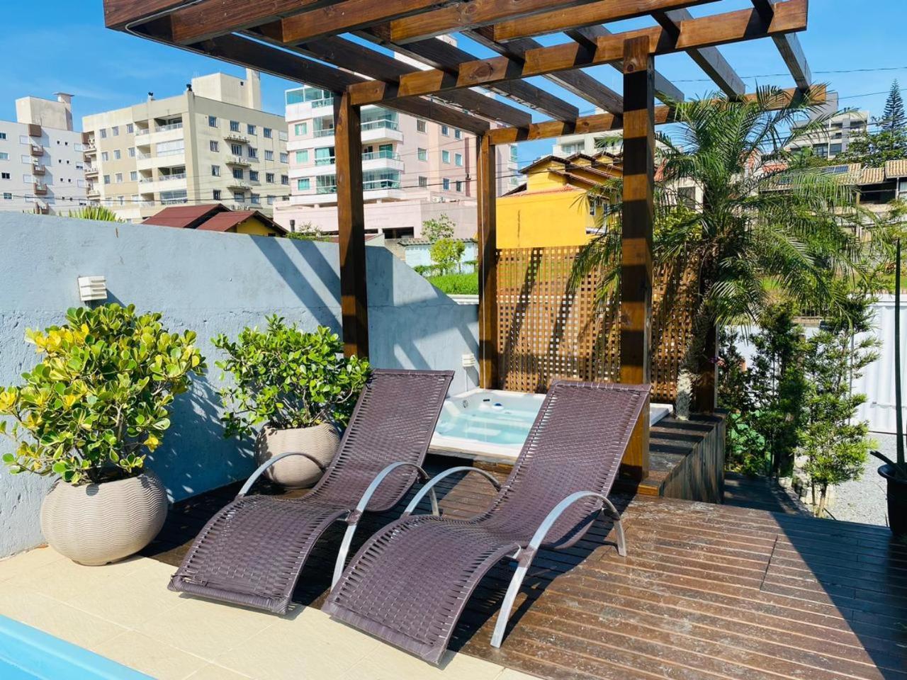 Residencial Com Piscina Possui Jacuzzi Aquecida Com Hidromassagem Villa Bombinhas Exterior photo