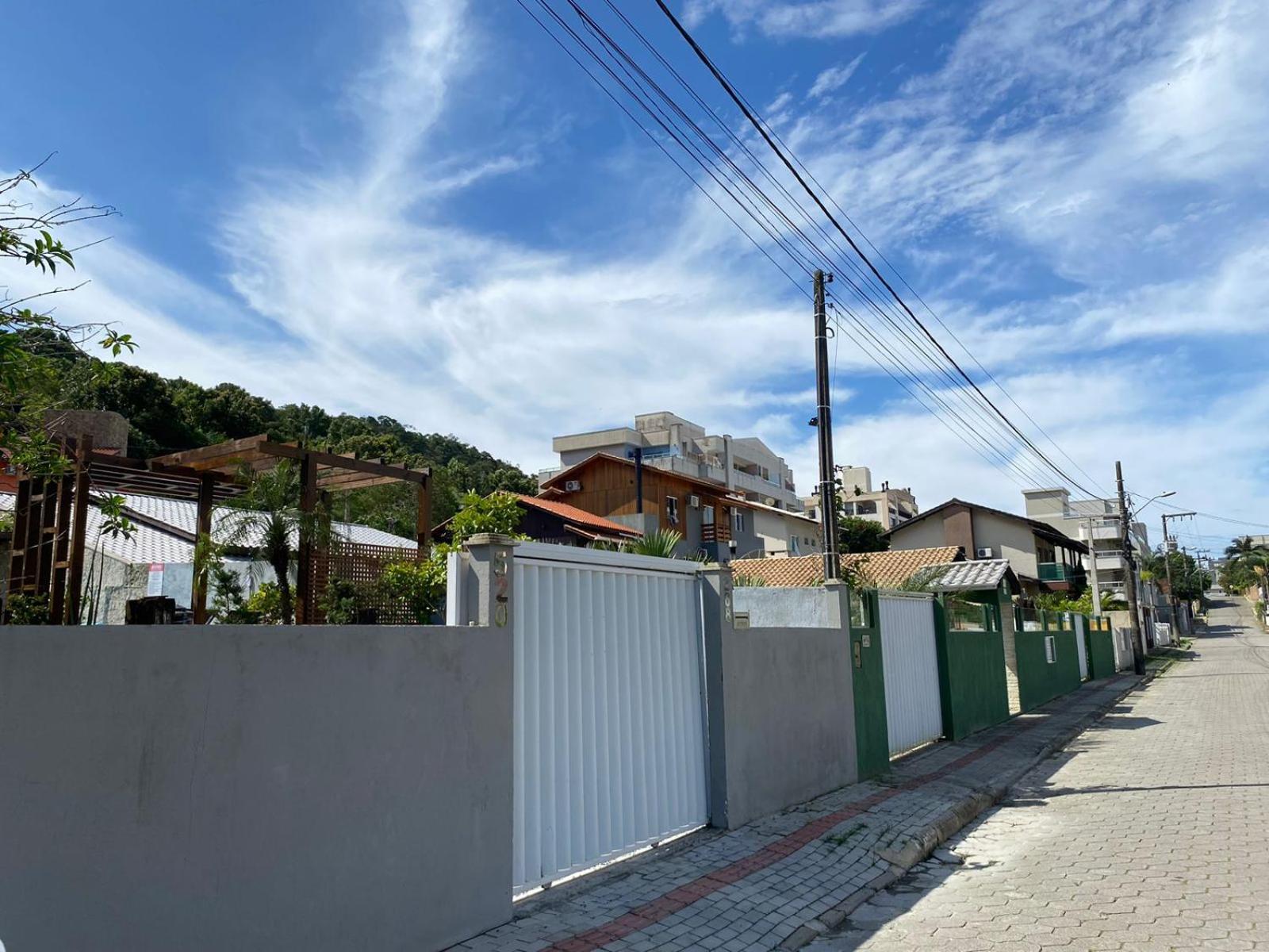 Residencial Com Piscina Possui Jacuzzi Aquecida Com Hidromassagem Villa Bombinhas Exterior photo