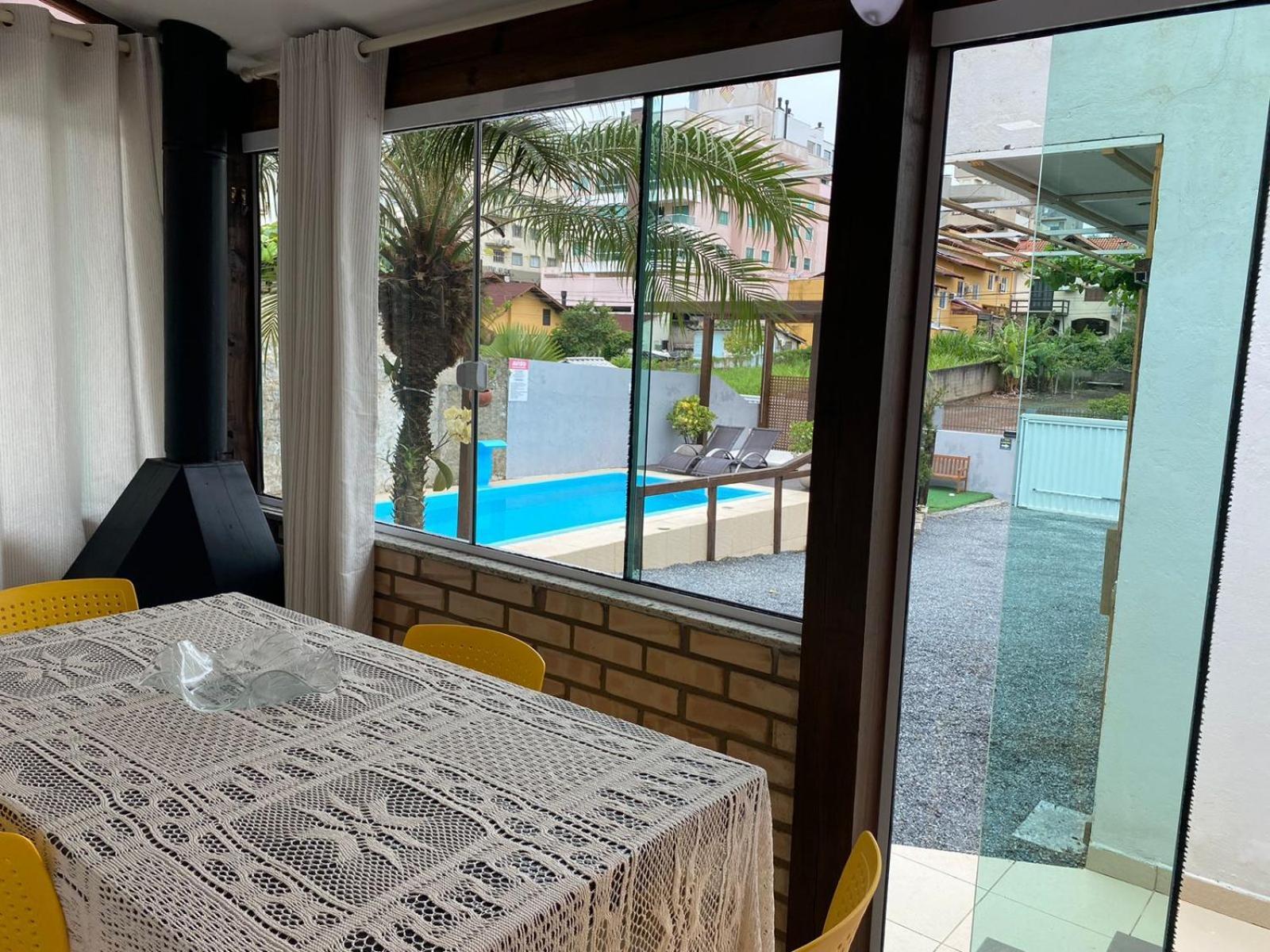 Residencial Com Piscina Possui Jacuzzi Aquecida Com Hidromassagem Villa Bombinhas Exterior photo