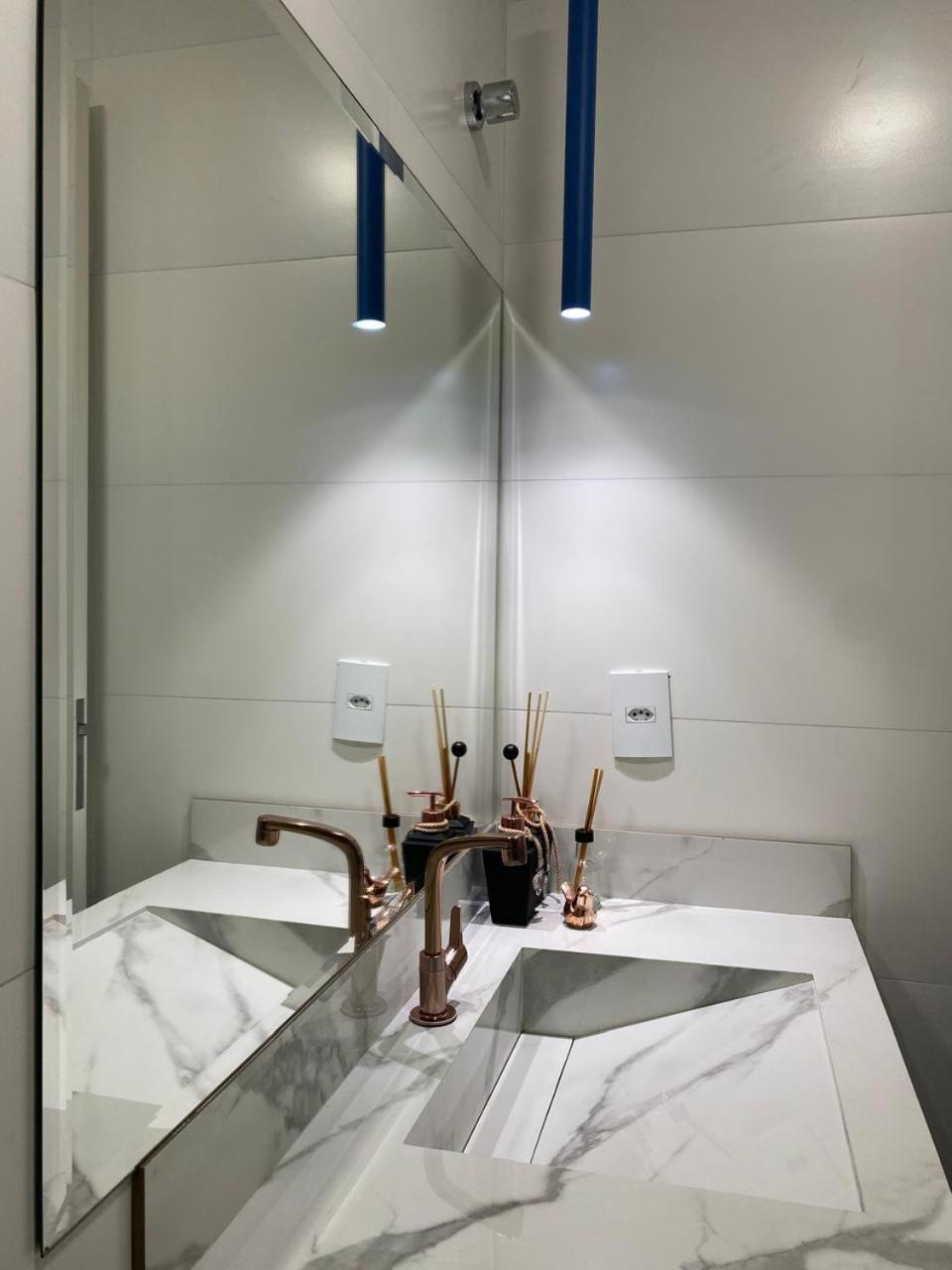Residencial Com Piscina Possui Jacuzzi Aquecida Com Hidromassagem Villa Bombinhas Exterior photo