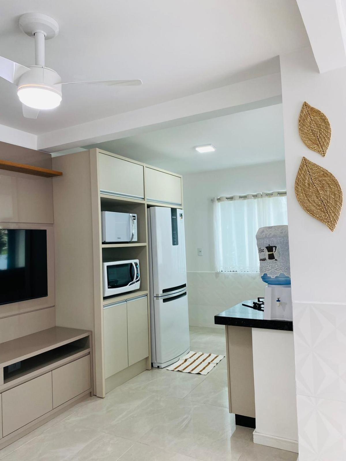 Residencial Com Piscina Possui Jacuzzi Aquecida Com Hidromassagem Villa Bombinhas Exterior photo