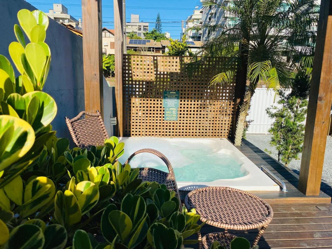 Residencial Com Piscina Possui Jacuzzi Aquecida Com Hidromassagem Villa Bombinhas Exterior photo